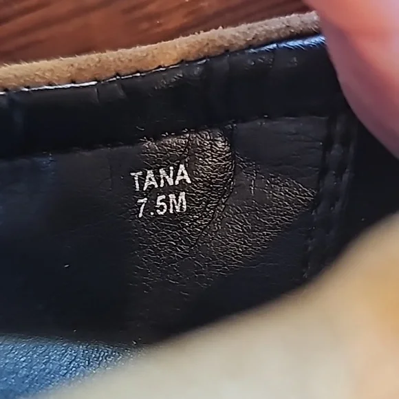 Donald J. Pliner Tan Flats with Gold Studs 6.5/7 - Picture 8 of 10